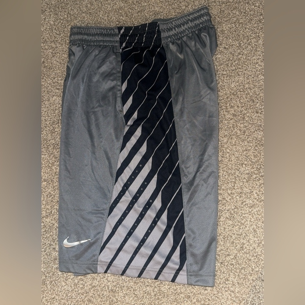 Grey Men’s Nike Elite Shorts